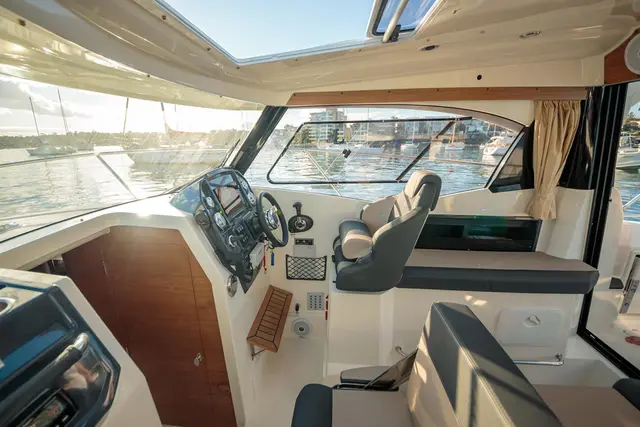 Parker 750 Cabin Cruiser – Bild 5