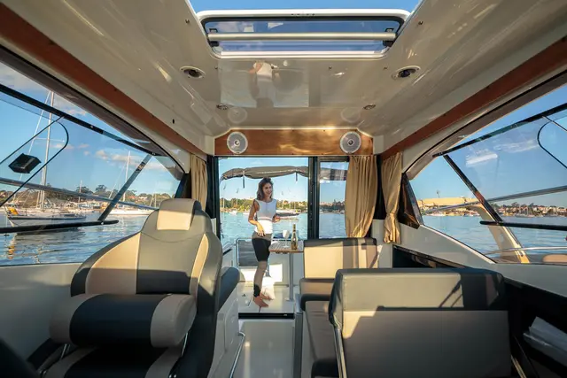 Parker 750 Cabin Cruiser – Bild 6