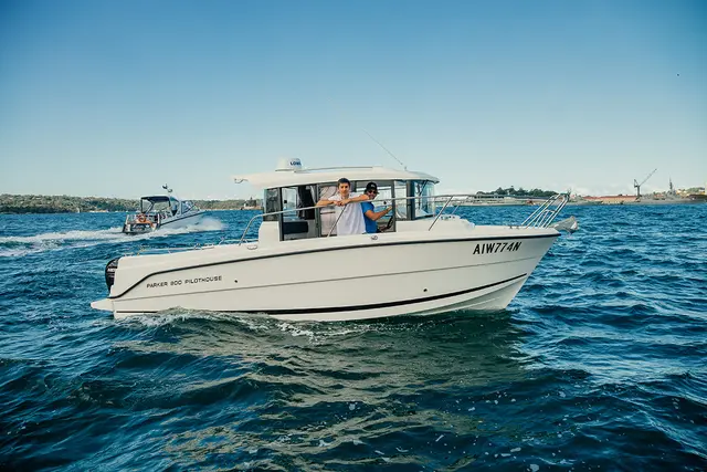 Parker 800 Pilothouse – Bild 1