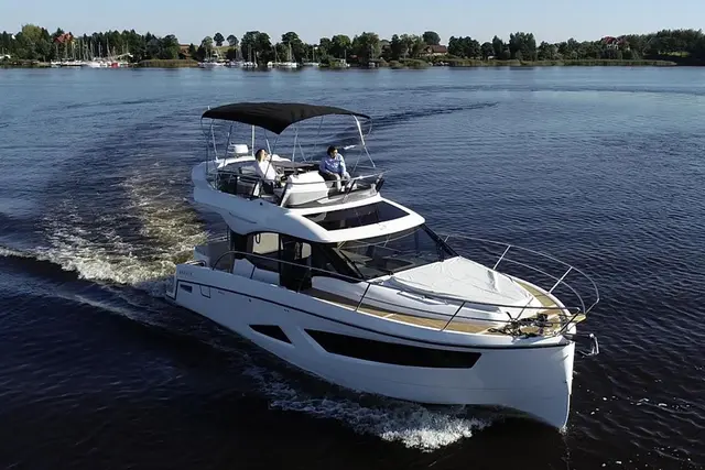 Parker Monaco 110 Flybridge – Bild 2