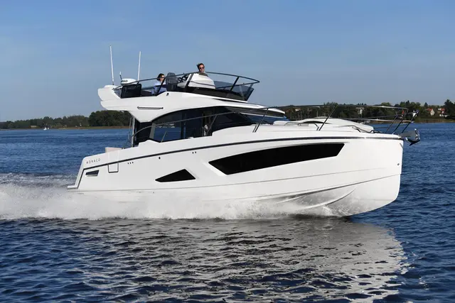 Parker Monaco 110 Flybridge – Bild 5