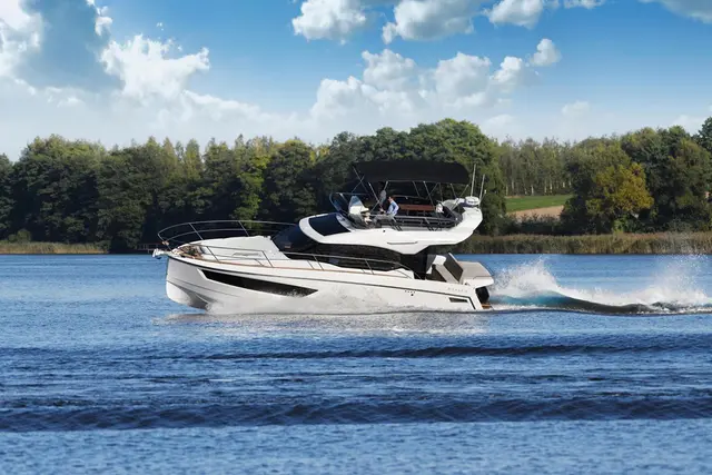 Parker Monaco 110 Flybridge – Bild 6