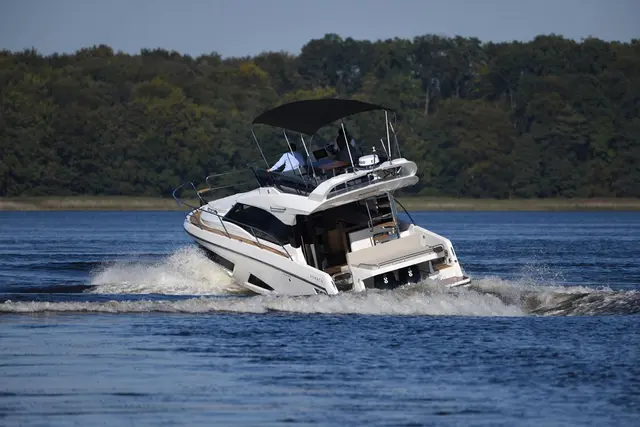 Parker Monaco 110 Flybridge – Bild 8