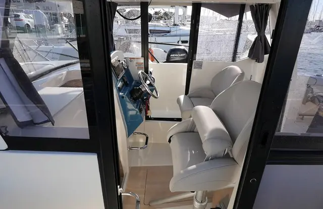Quicksilver Captur 805 Pilothouse – Bild 7