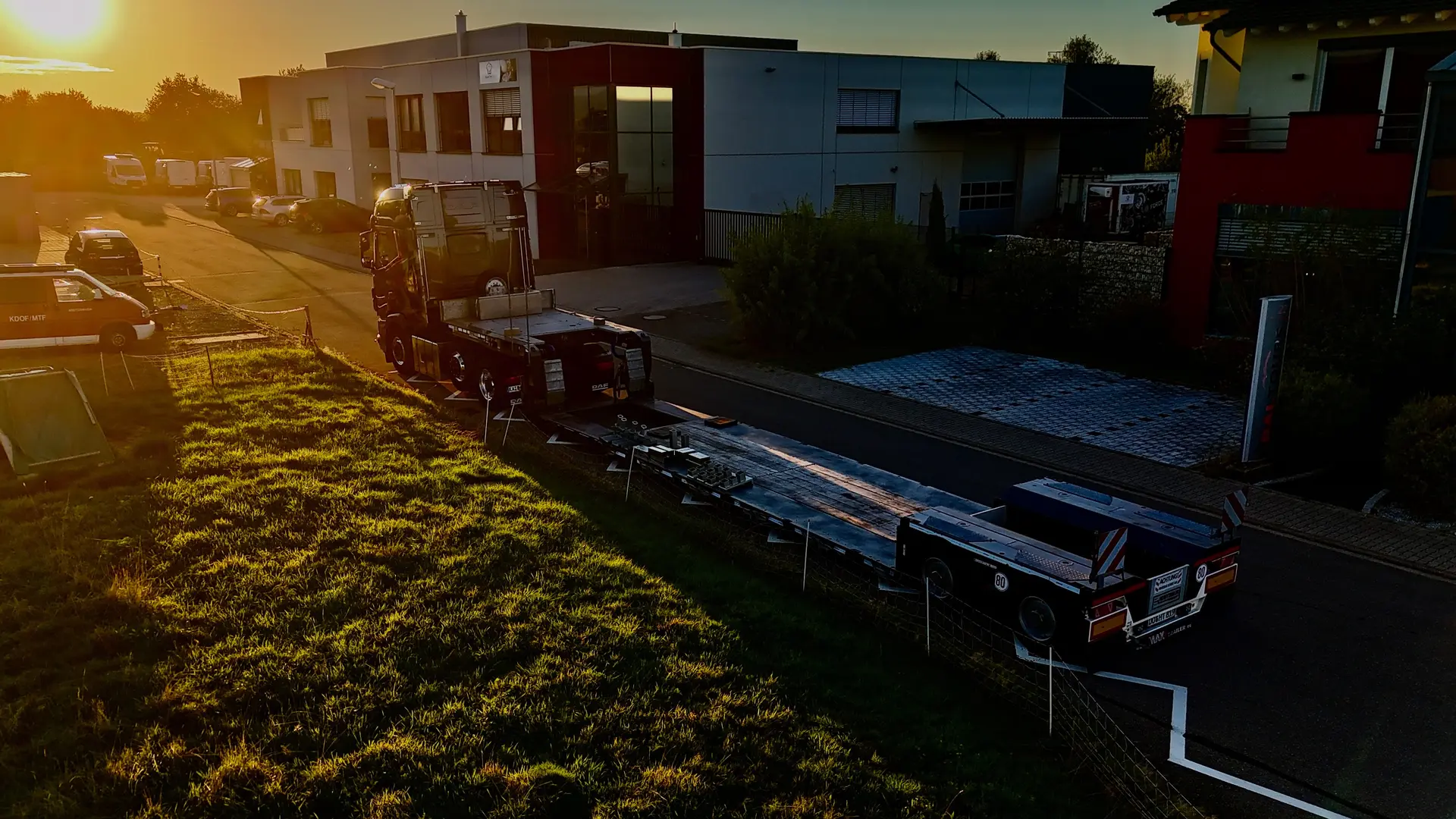 Unser Betrieb in Marxzell-Pfaffenrot im Abendlicht – Luftaufnahme